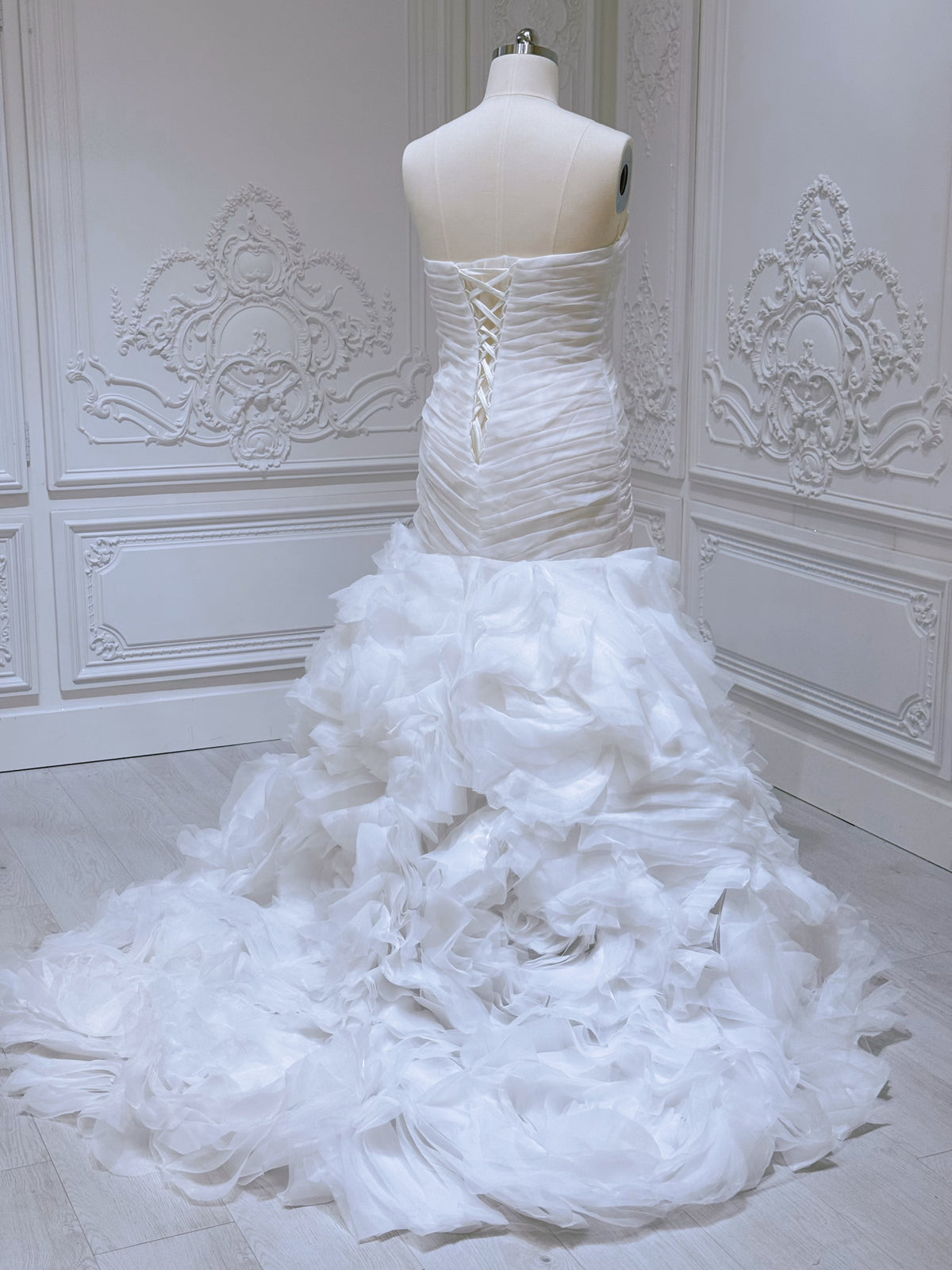 TBC-UM062 Stock of pleated tulle mermaid wedding dress with ruffed skirt