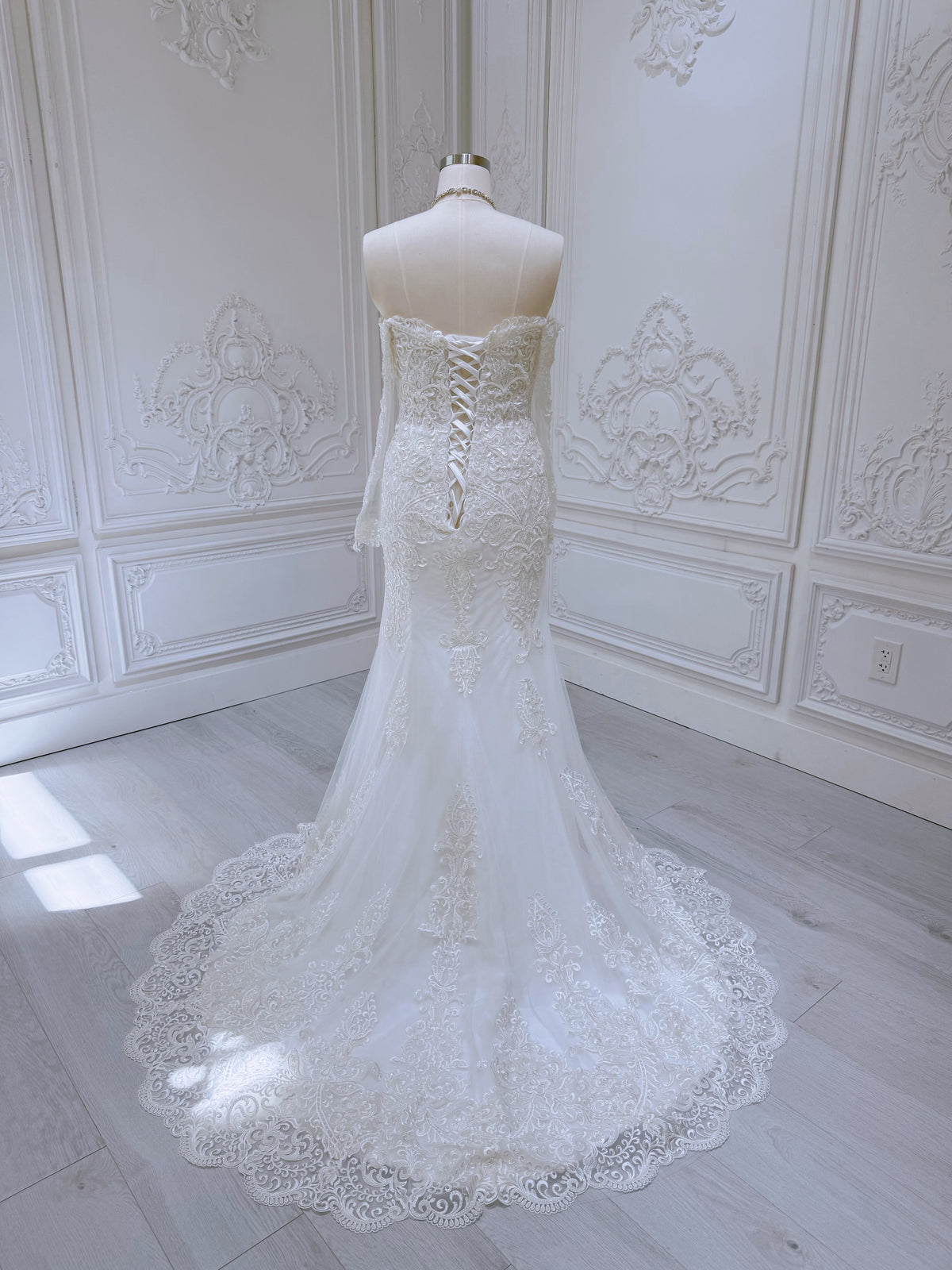 TBC-NL2042 Stock of lace beading 2 in 1 wedding dress with detachable skirt
