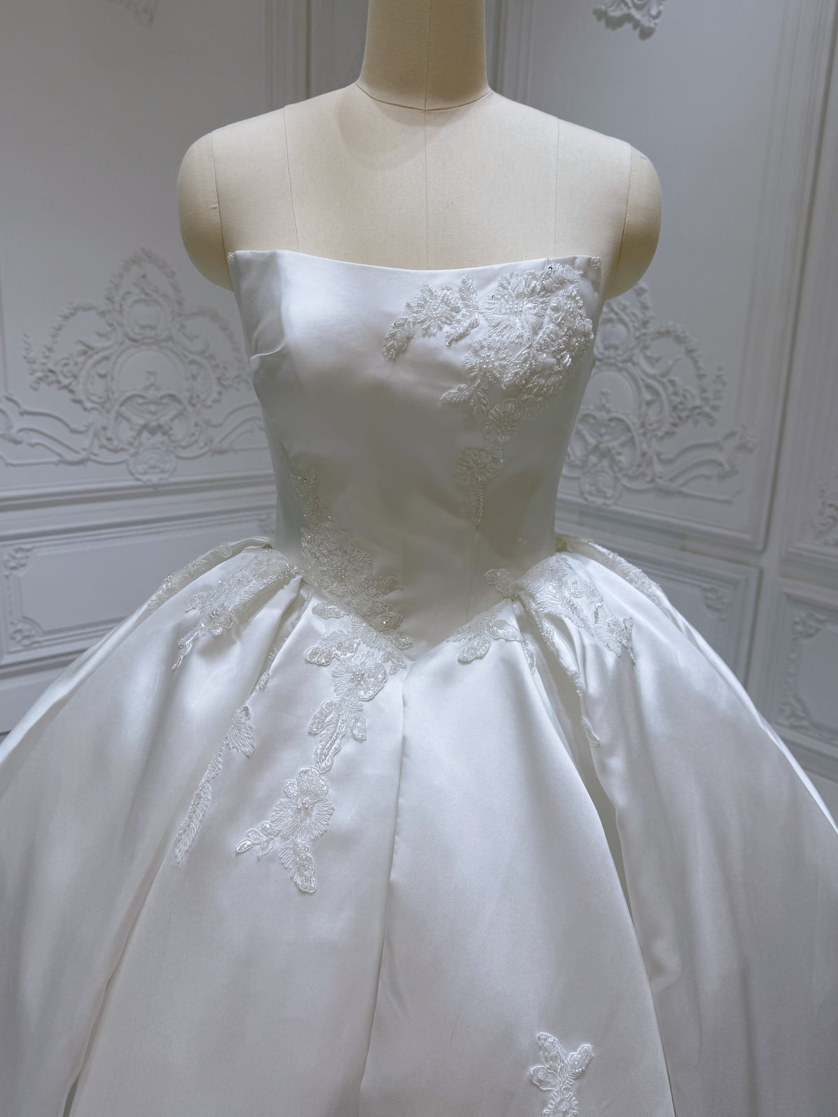 TBC-XB080 Custom-made white lace embroidered royal ballgown wedding dress - Ting's Bridal Collection