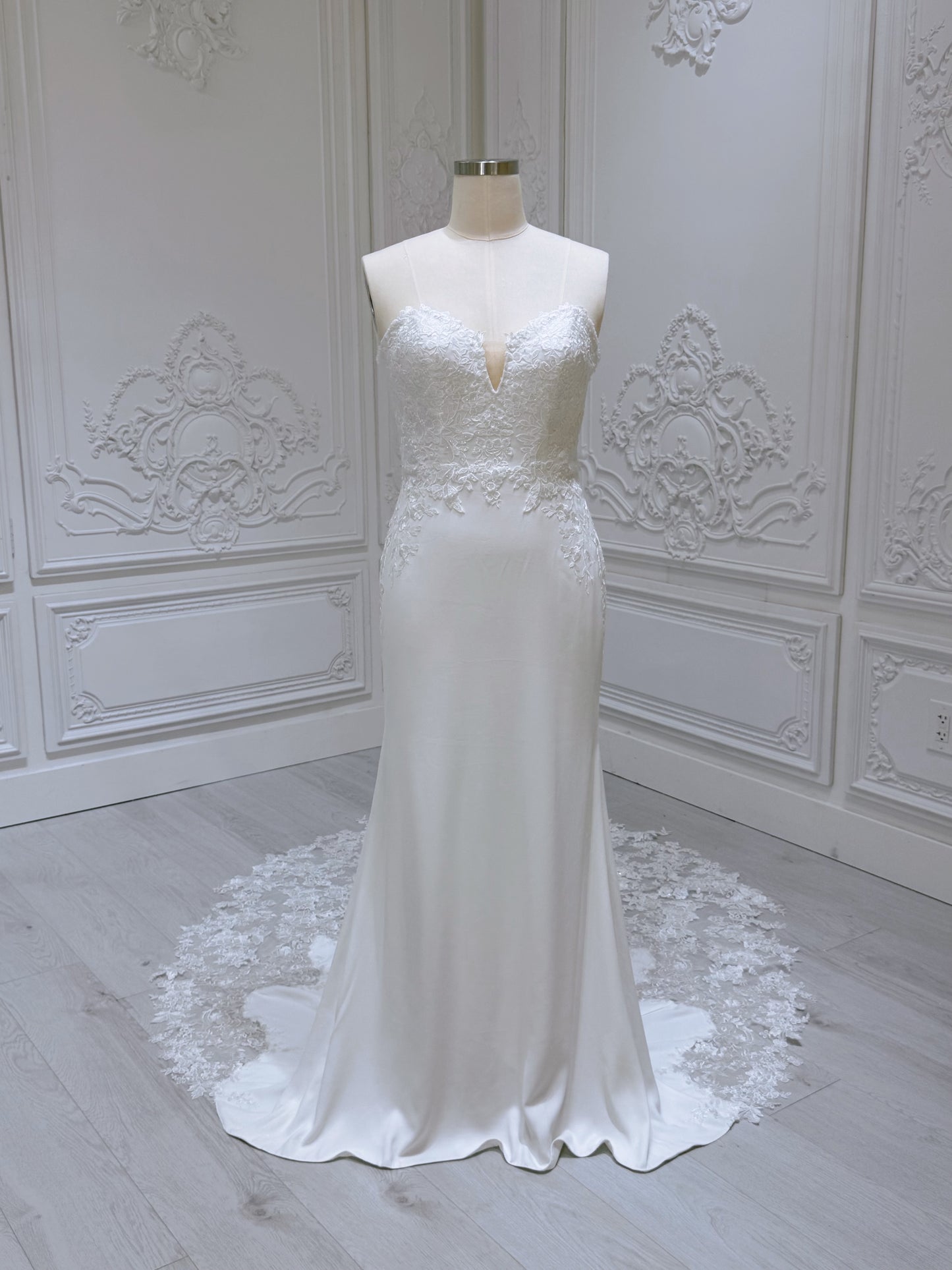 Stock clearance! White Strapless with V-neck crepe fabric with lace embroidered mermaid wedding dress - Ting's Bridal Collection