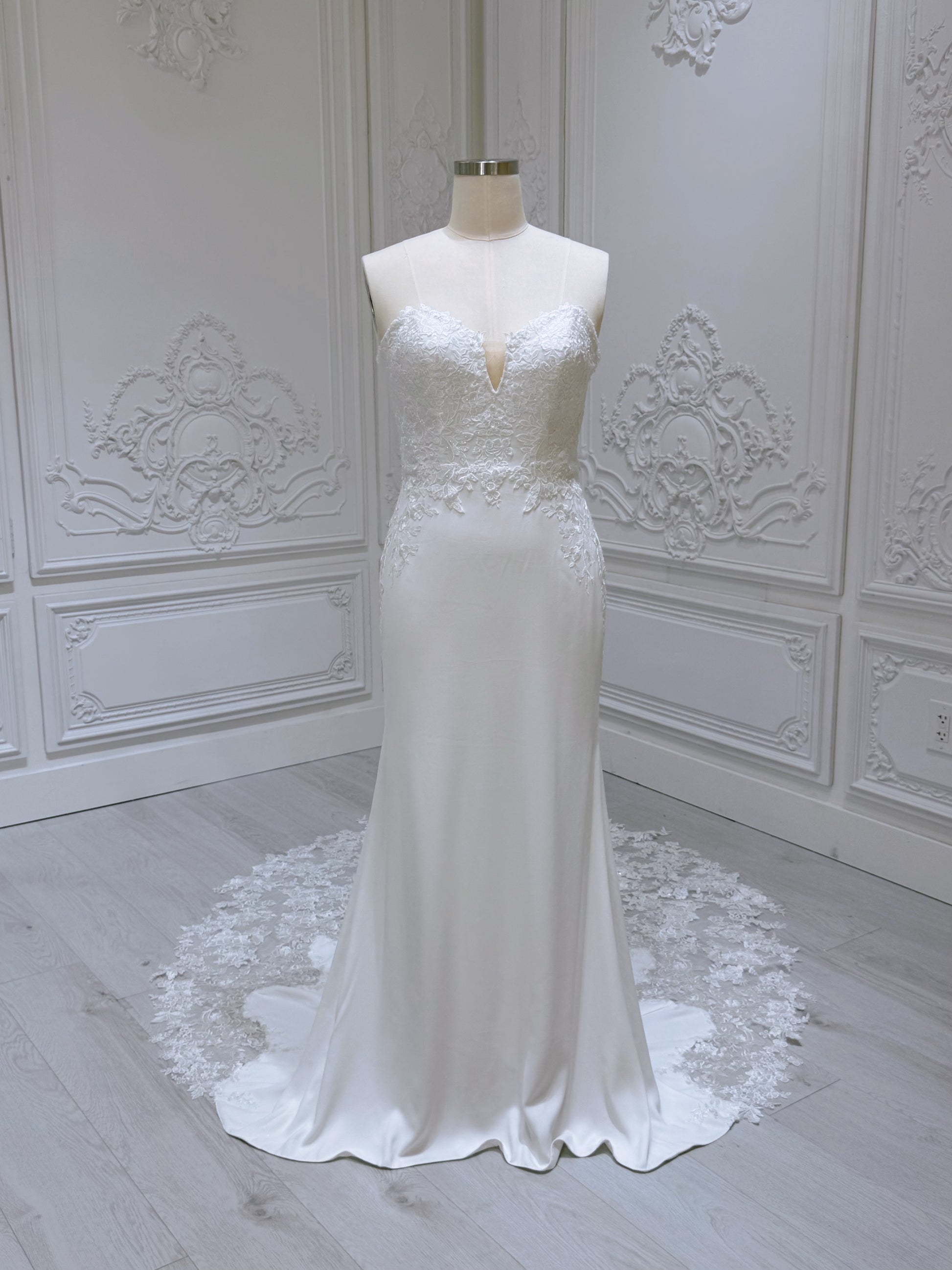Stock clearance! White Strapless with V-neck crepe fabric with lace embroidered mermaid wedding dress - Ting's Bridal Collection