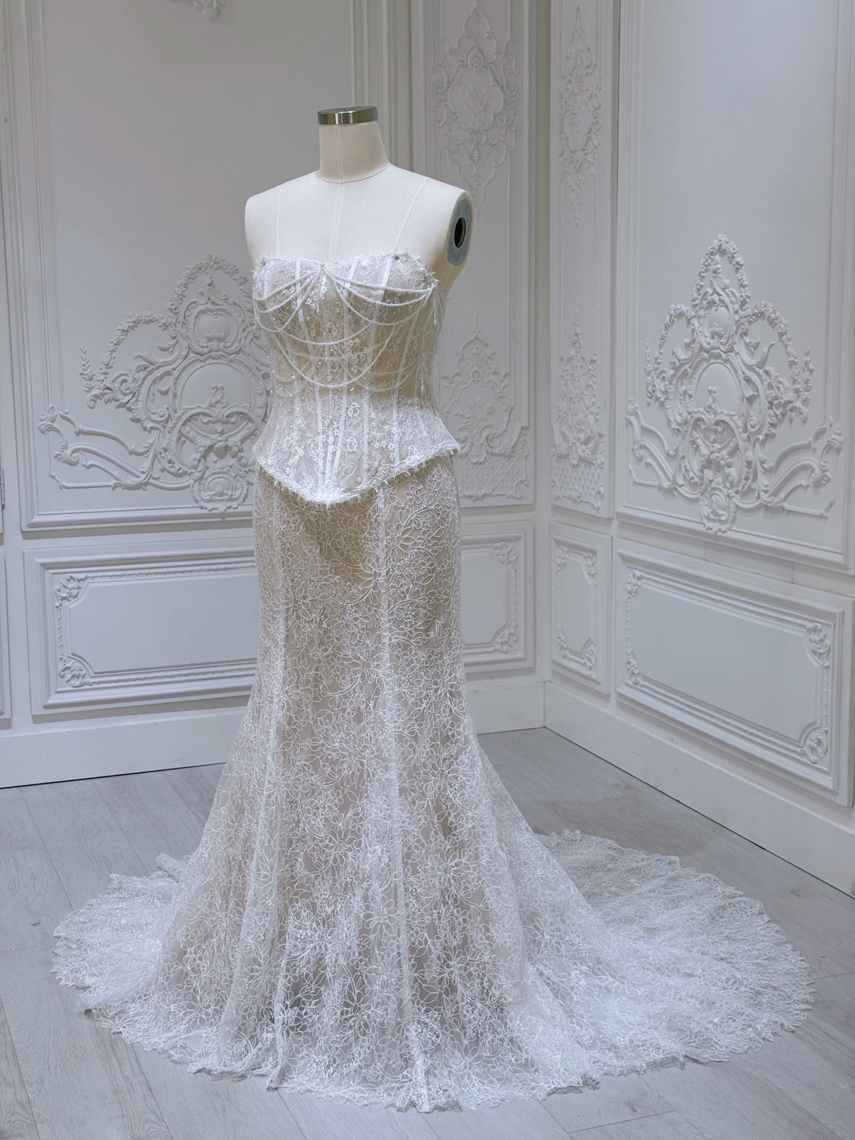 TBC-BM036 Stock of pearl beading lace vintage mermaid wedding dress