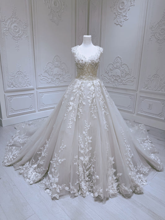 Stock clearance! Luxury beading 3D floral Ivory Aline wedding dress - Ting's Bridal Collection