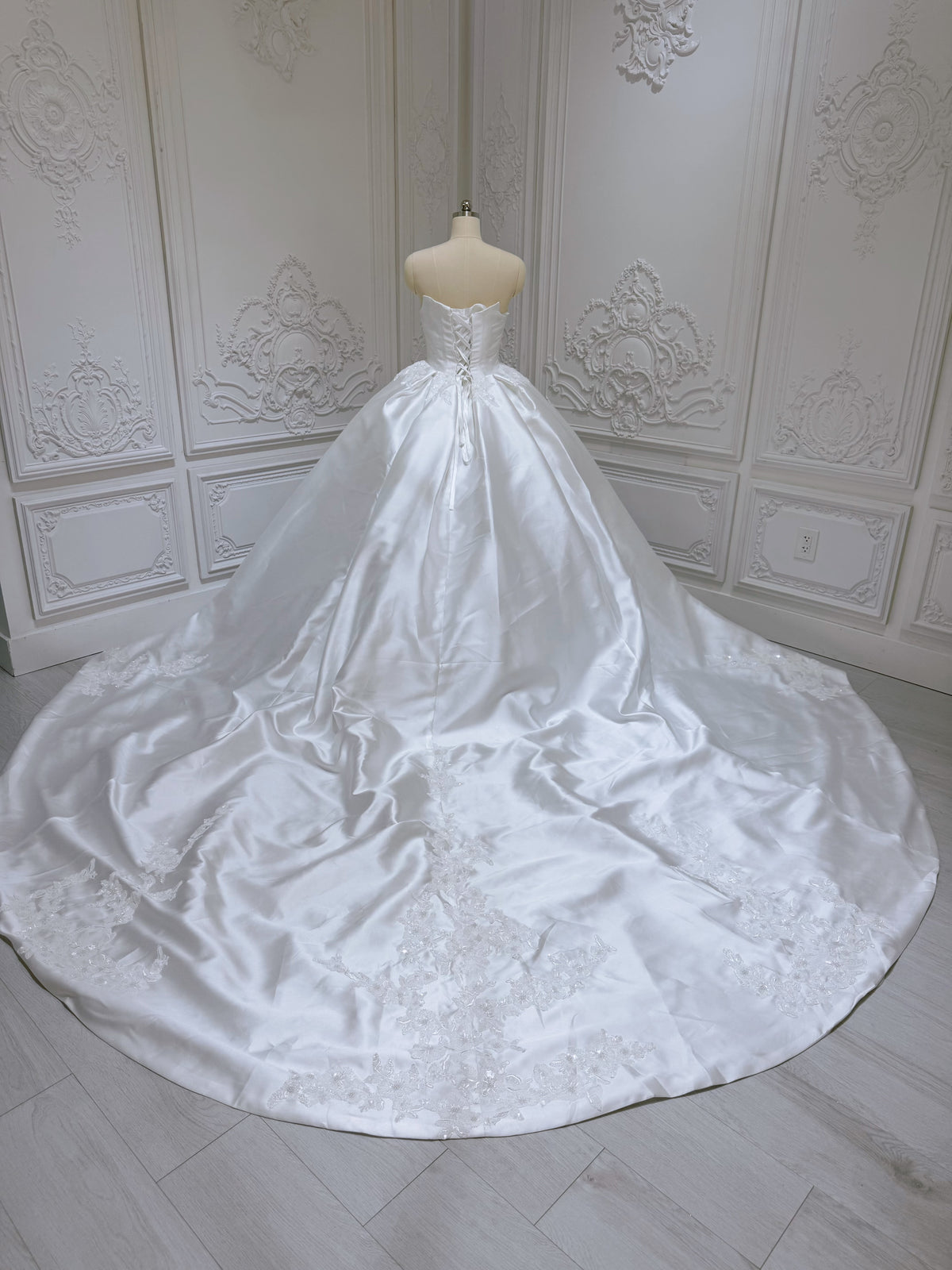 TBC-XB080 Custom-made white lace embroidered royal ballgown wedding dress - Ting's Bridal Collection