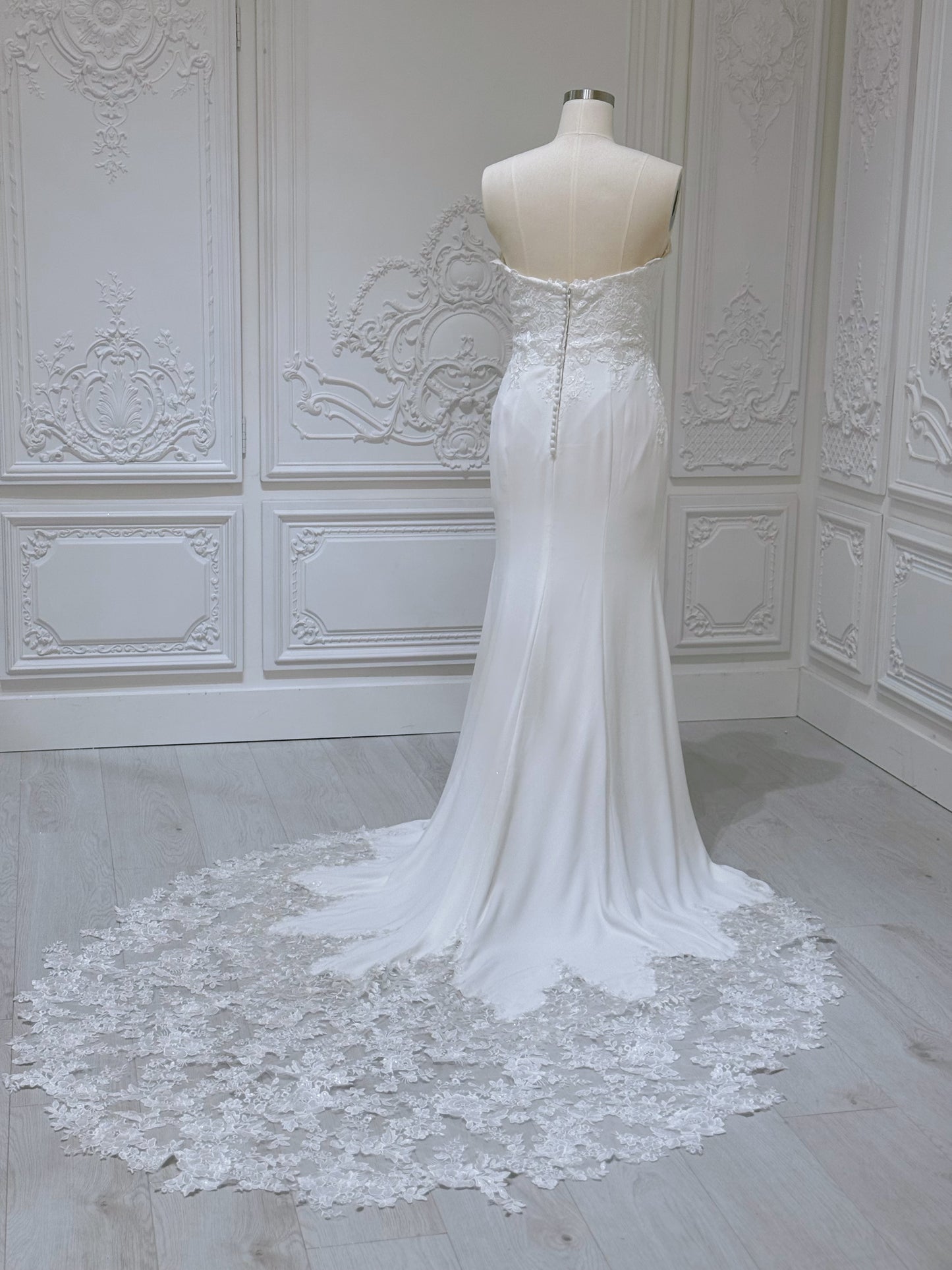 Stock clearance! White Strapless with V-neck crepe fabric with lace embroidered mermaid wedding dress - Ting's Bridal Collection