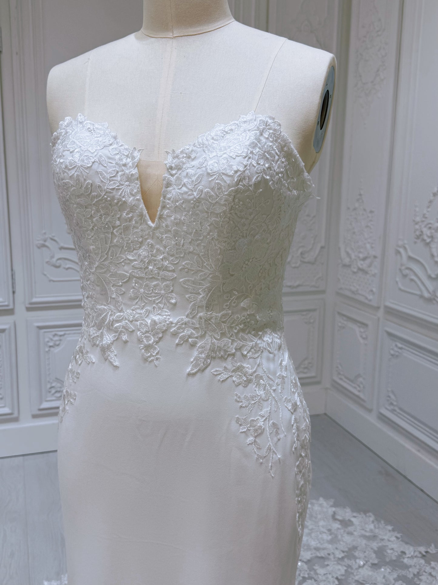 Stock clearance! White Strapless with V-neck crepe fabric with lace embroidered mermaid wedding dress - Ting's Bridal Collection