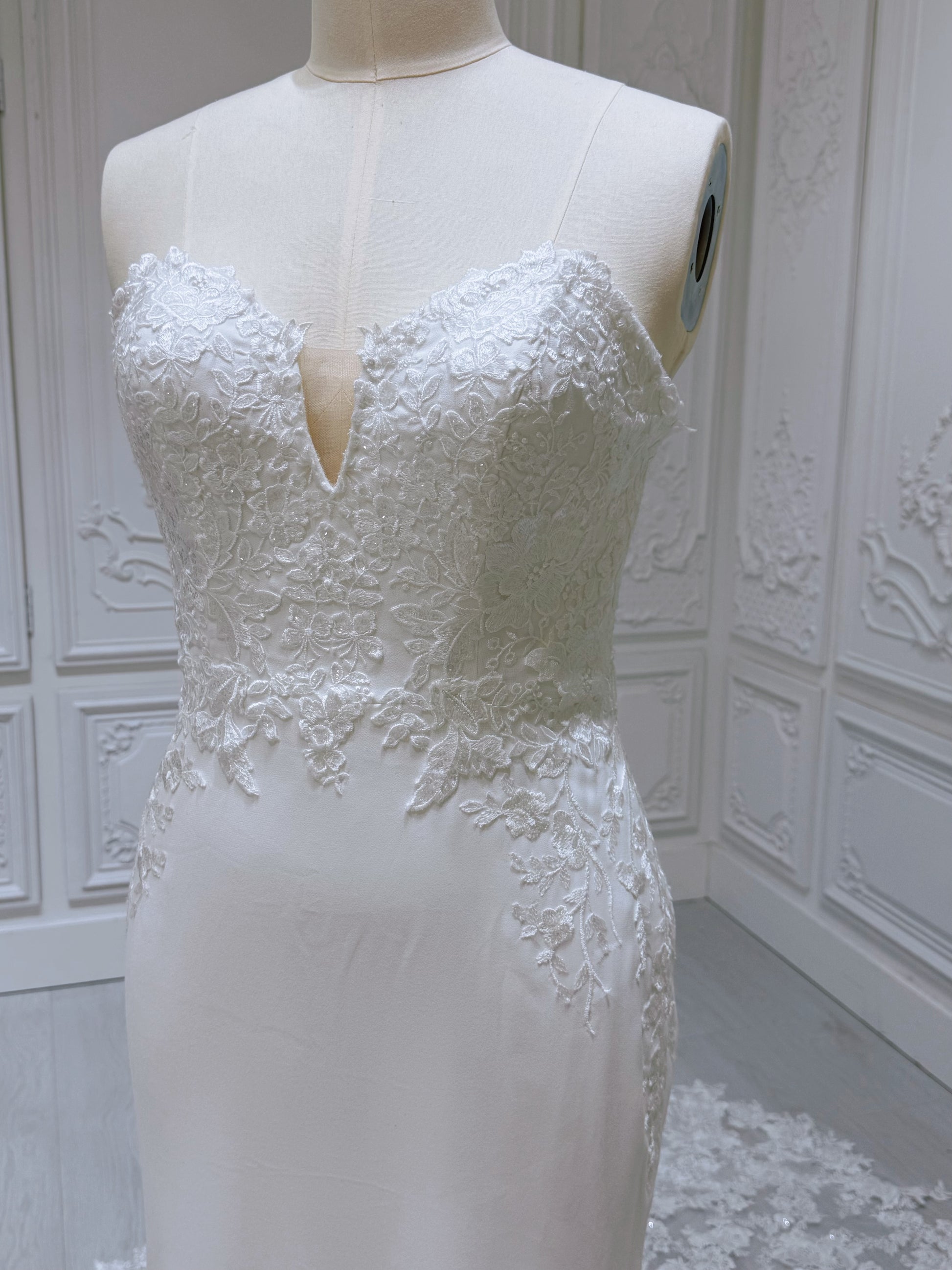 Stock clearance! White Strapless with V-neck crepe fabric with lace embroidered mermaid wedding dress - Ting's Bridal Collection