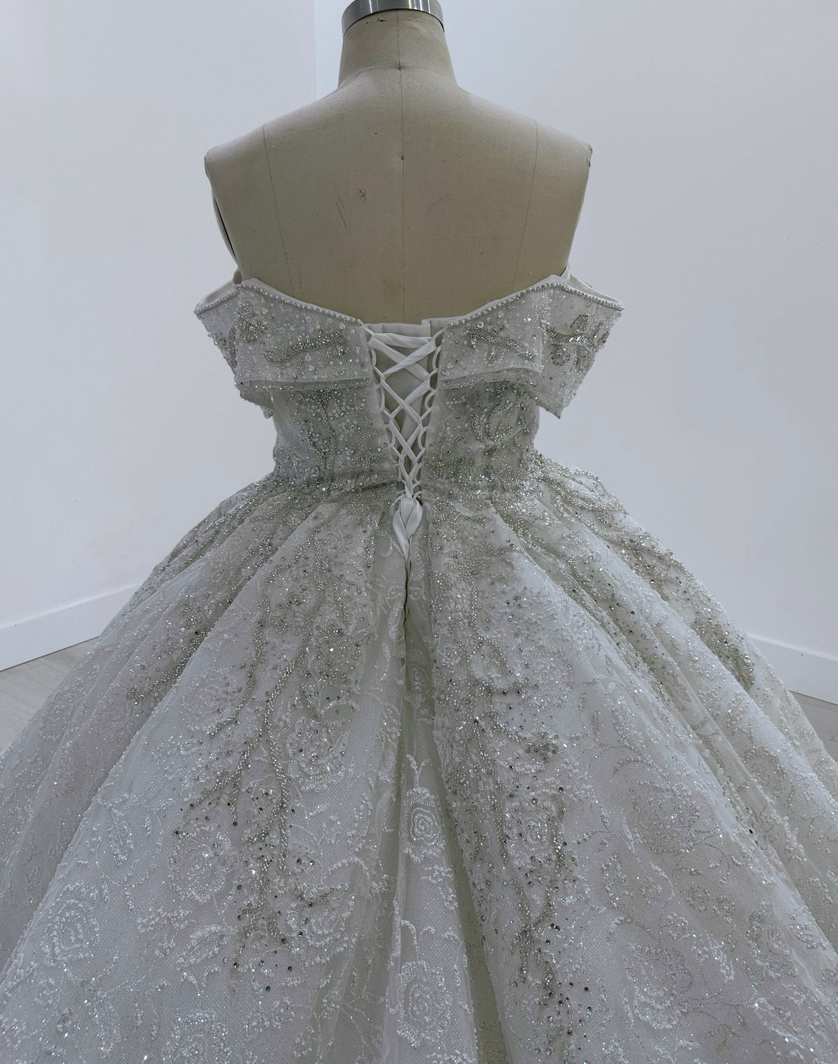 TBC-JB100 Custom-made luxury beading rose pattern off white ballgown royal wedding dress