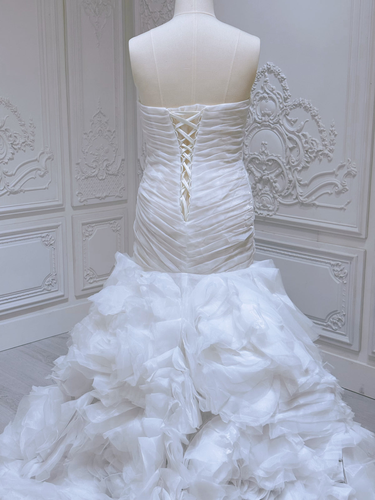 TBC-UM062 Stock of pleated tulle mermaid wedding dress with ruffed skirt