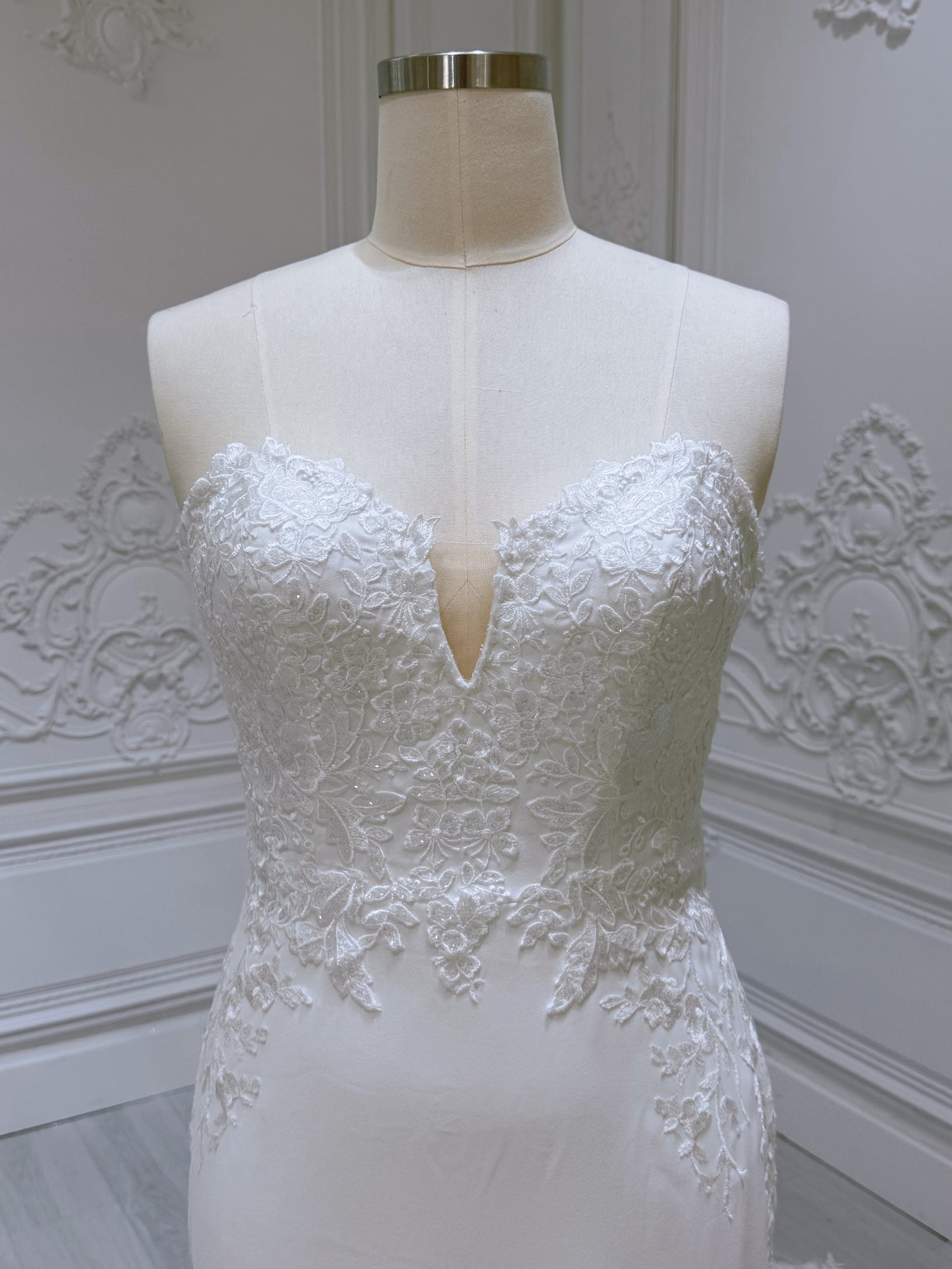 Stock clearance! White Strapless with V-neck crepe fabric with lace embroidered mermaid wedding dress - Ting's Bridal Collection