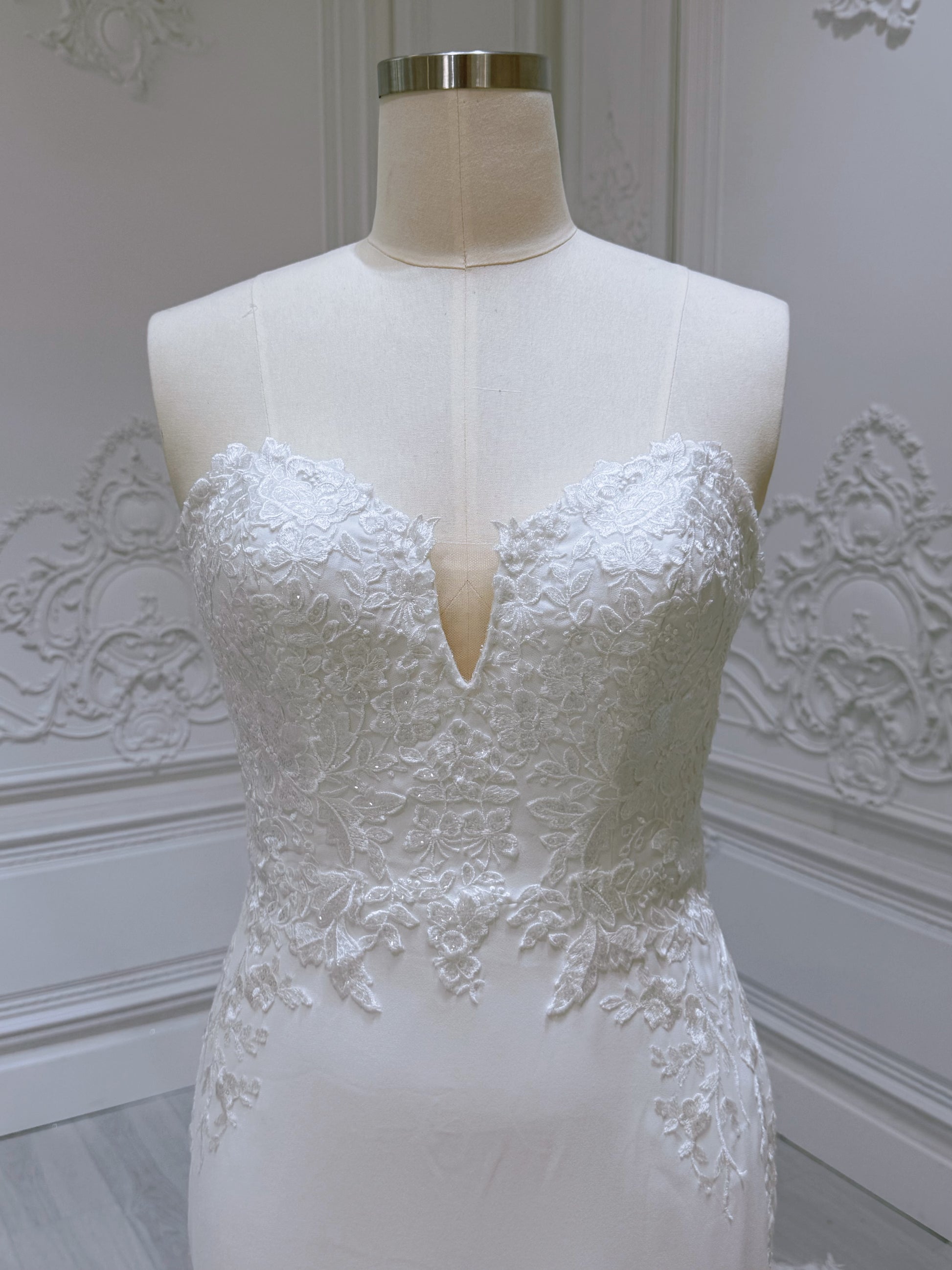 Stock clearance! White Strapless with V-neck crepe fabric with lace embroidered mermaid wedding dress - Ting's Bridal Collection
