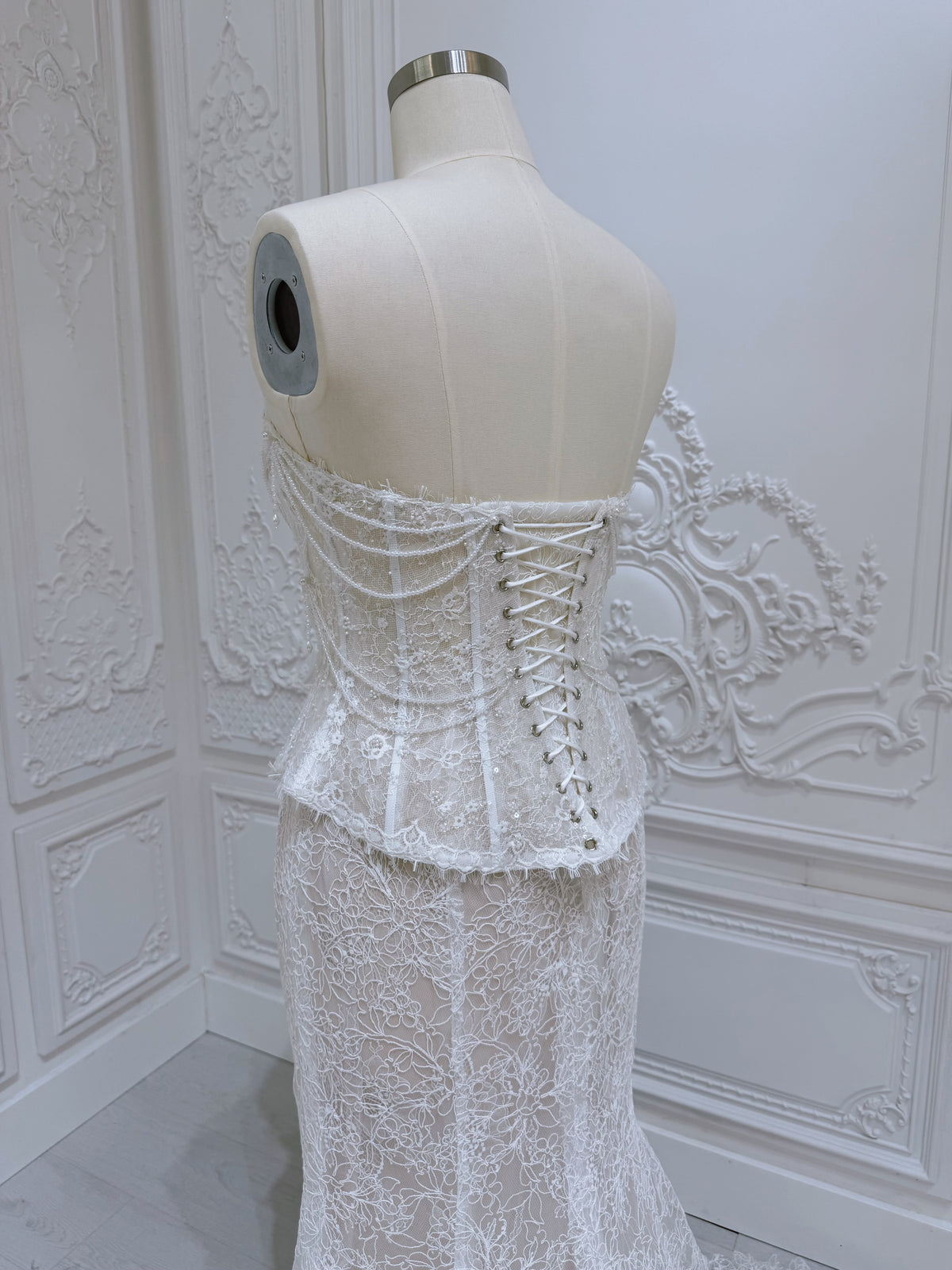 TBC-BM036 Stock of pearl beading lace vintage mermaid wedding dress