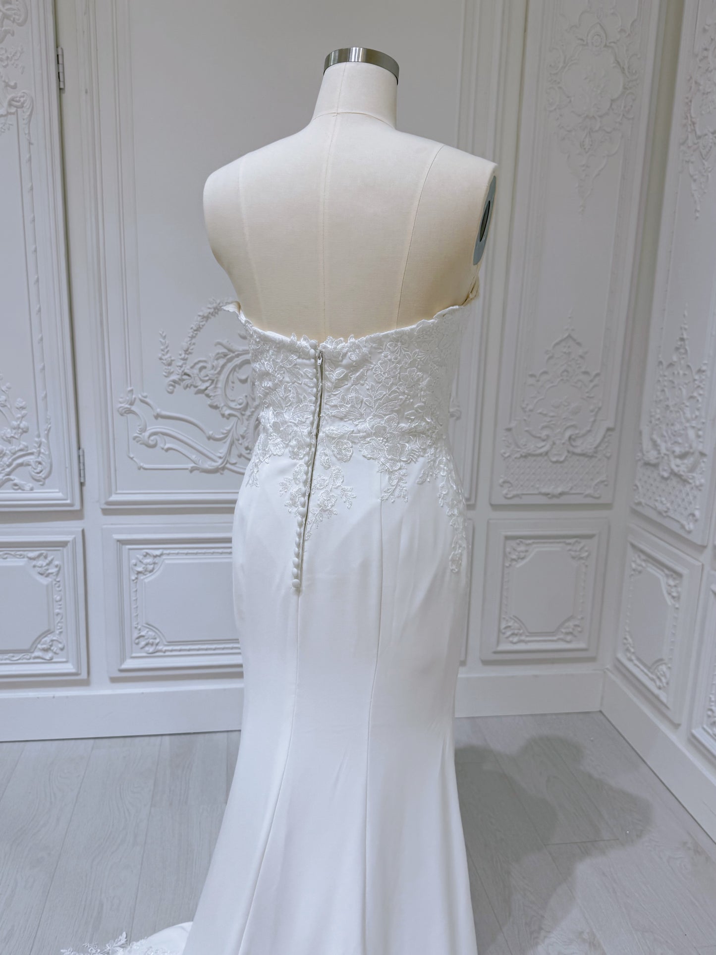 Stock clearance! White Strapless with V-neck crepe fabric with lace embroidered mermaid wedding dress - Ting's Bridal Collection