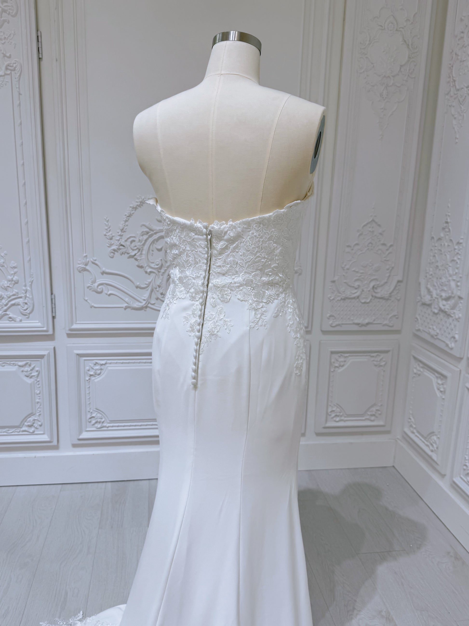 Stock clearance! White Strapless with V-neck crepe fabric with lace embroidered mermaid wedding dress - Ting's Bridal Collection