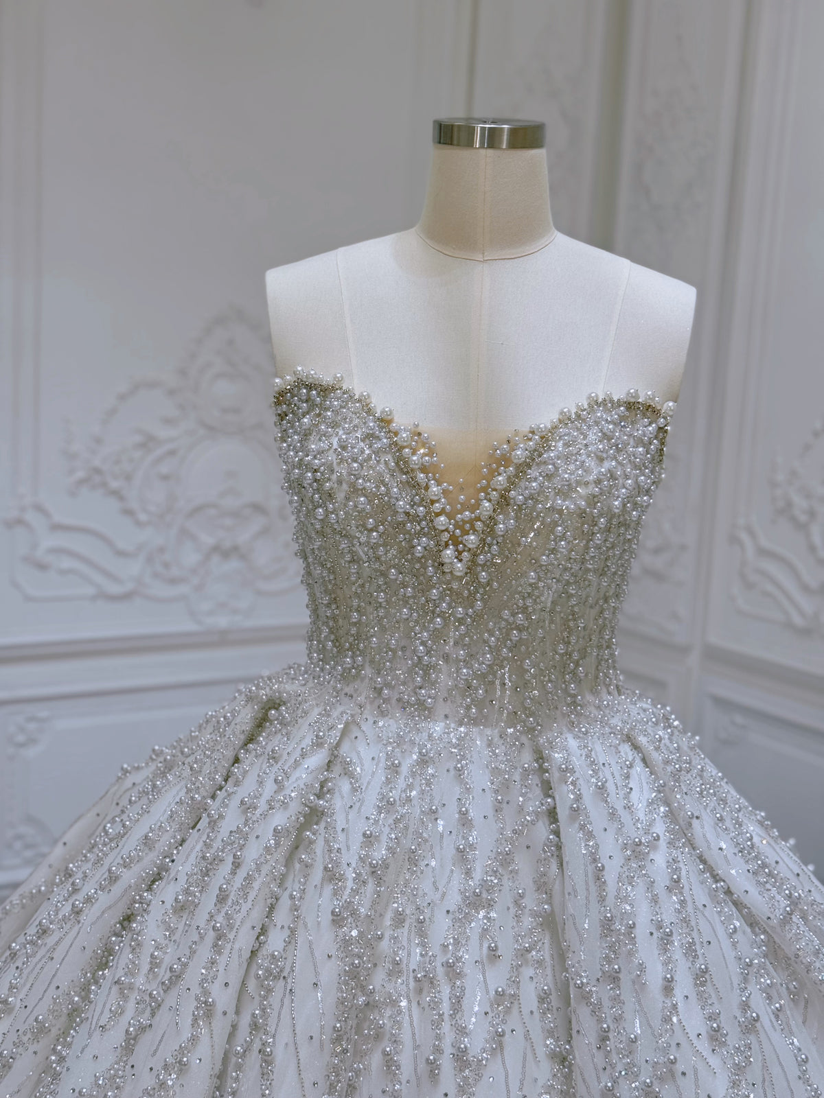 TBC-JB081 Stock of strapless pearl beading ballgown royal wedding dress