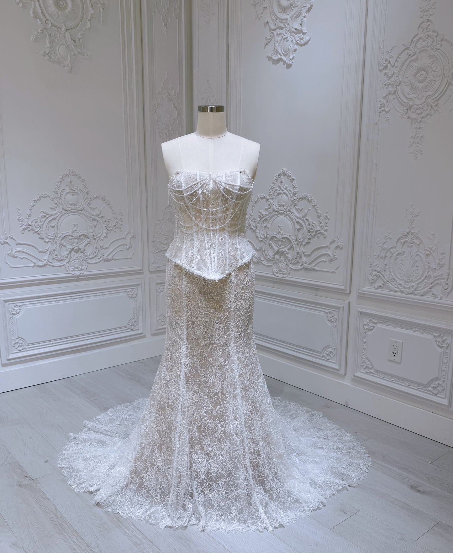 TBC-BM036 Stock of pearl beading lace vintage mermaid wedding dress