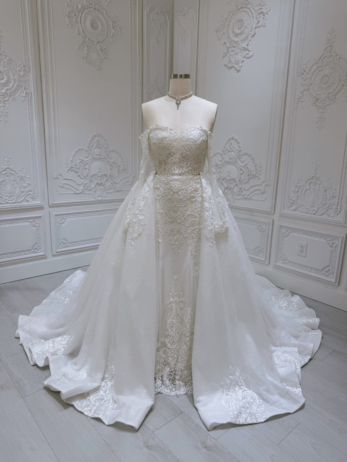 TBC-NL2042 Stock of lace beading 2 in 1 wedding dress with detachable skirt