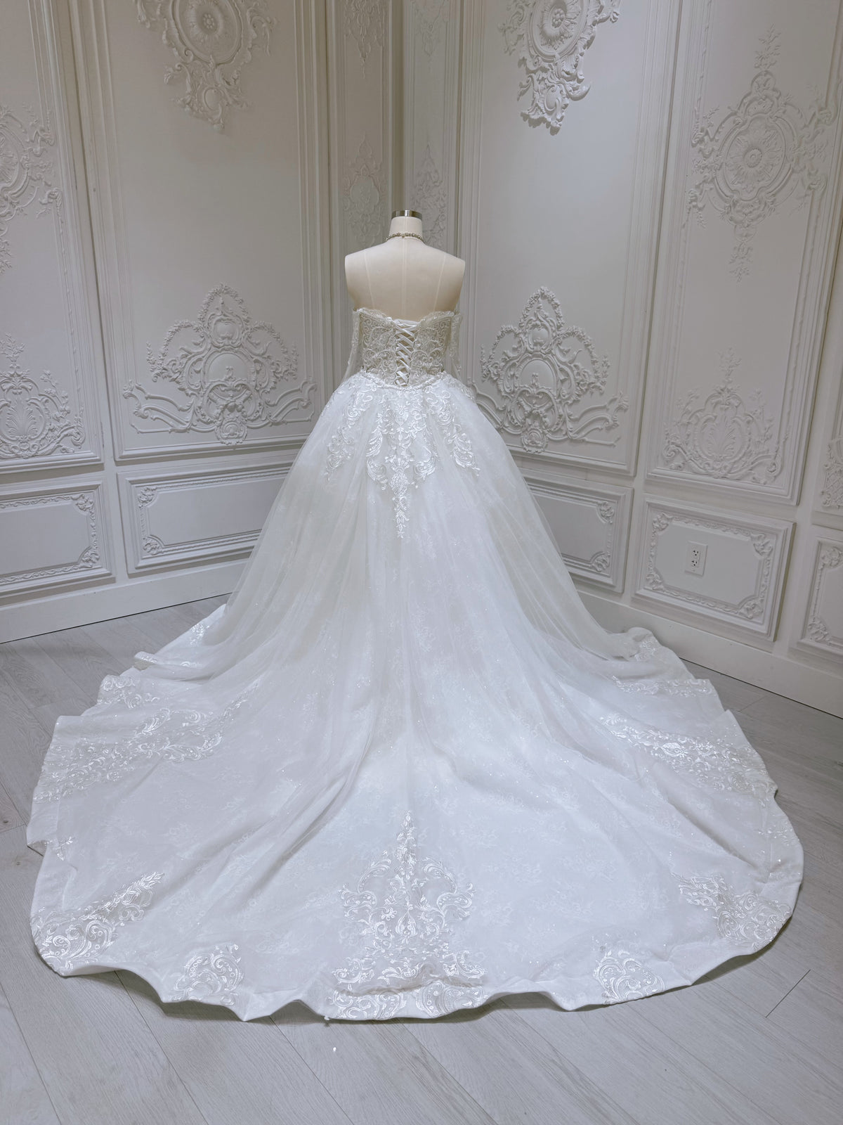 TBC-NL2042 Stock of lace beading 2 in 1 wedding dress with detachable skirt