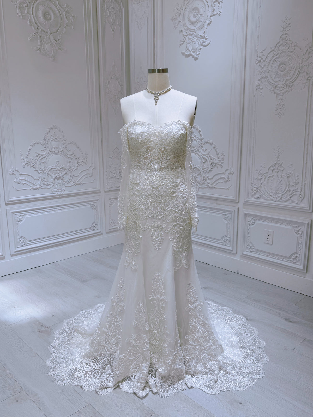 TBC-NL2042 Stock of lace beading 2 in 1 wedding dress with detachable skirt