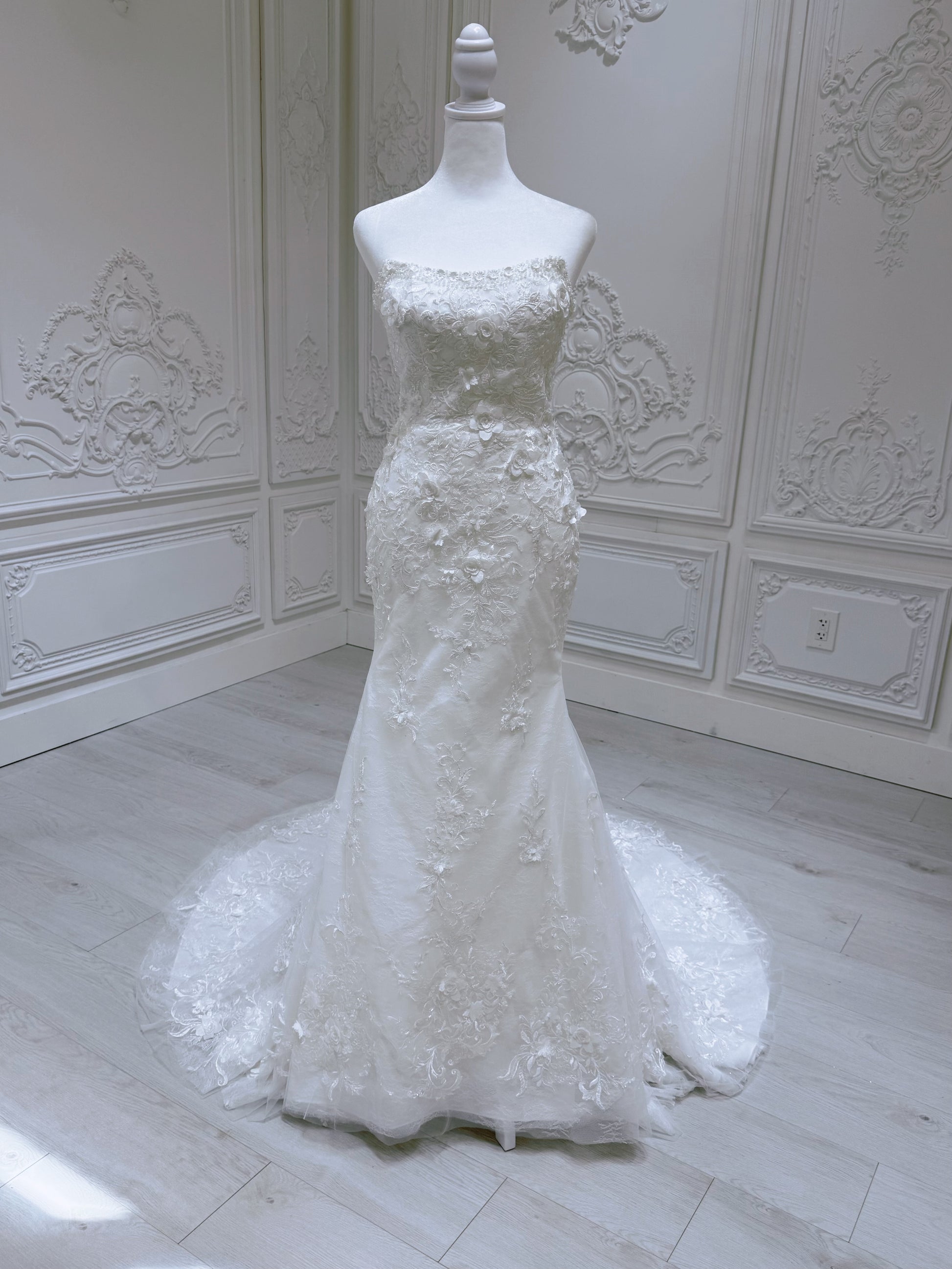 Custom-made white color strapless lace mermaid wedding dress - Ting's Bridal Collection