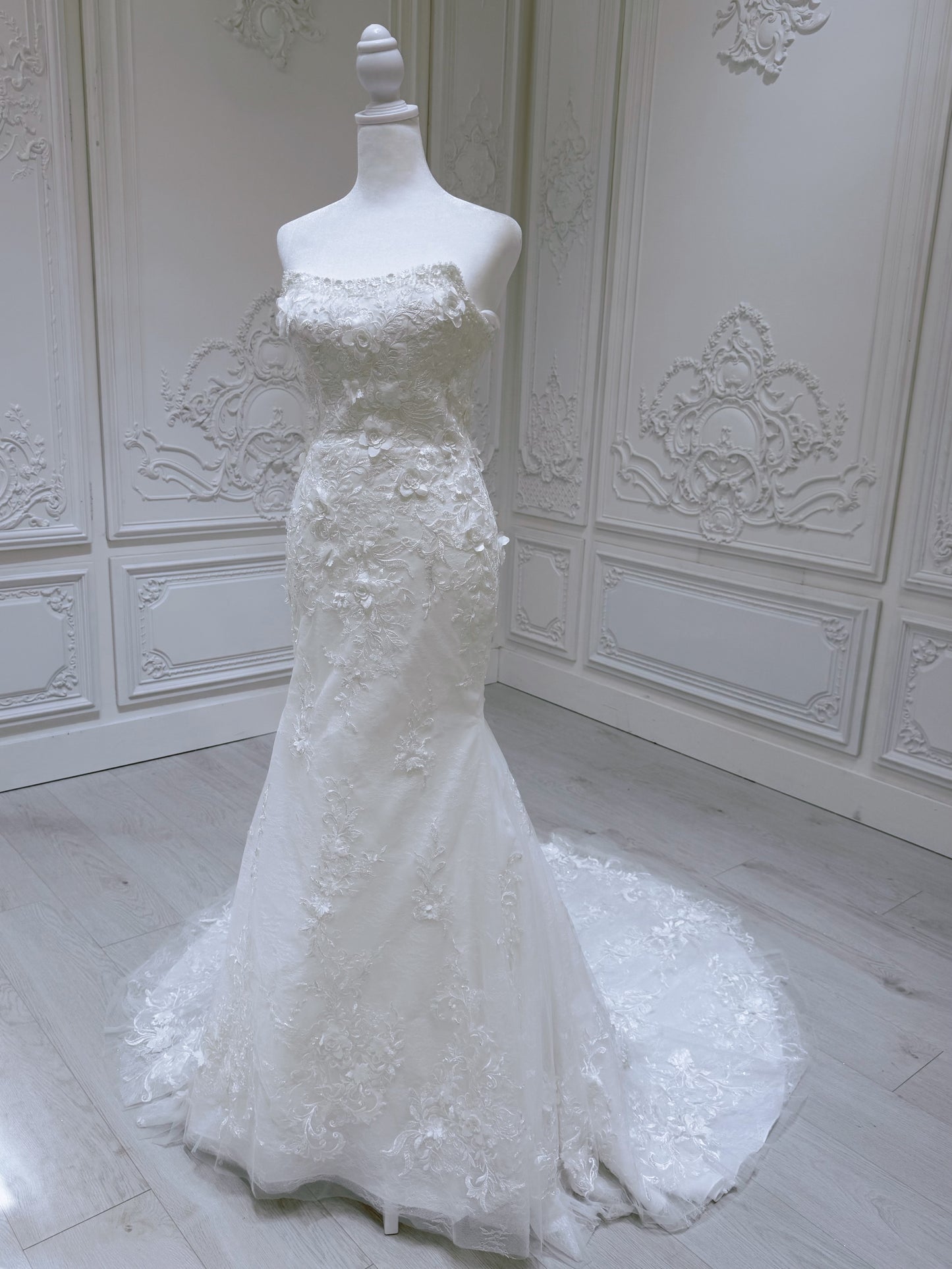 Custom-made white color strapless lace mermaid wedding dress - Ting's Bridal Collection