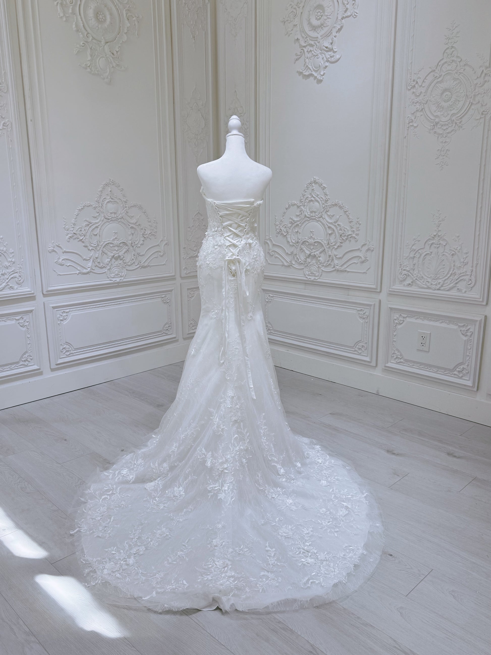 Custom-made white color strapless lace mermaid wedding dress - Ting's Bridal Collection